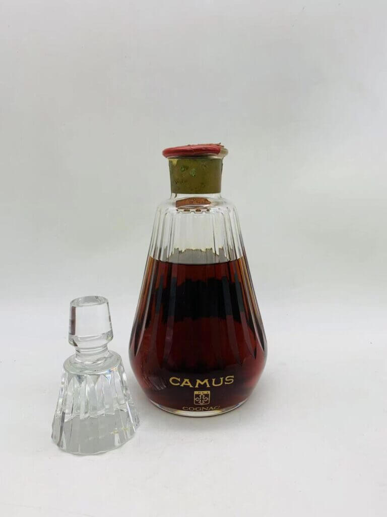 カミュ