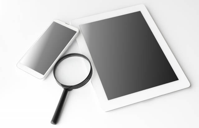タブレットとスマホと虫眼鏡