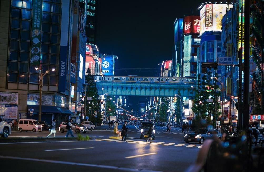 秋葉原の夜の風景