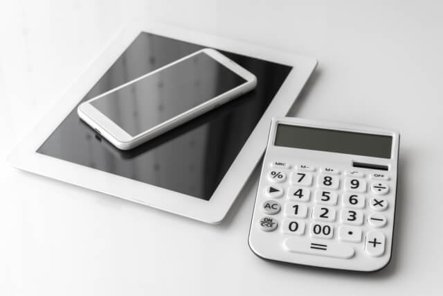スマホとタブレットと電卓