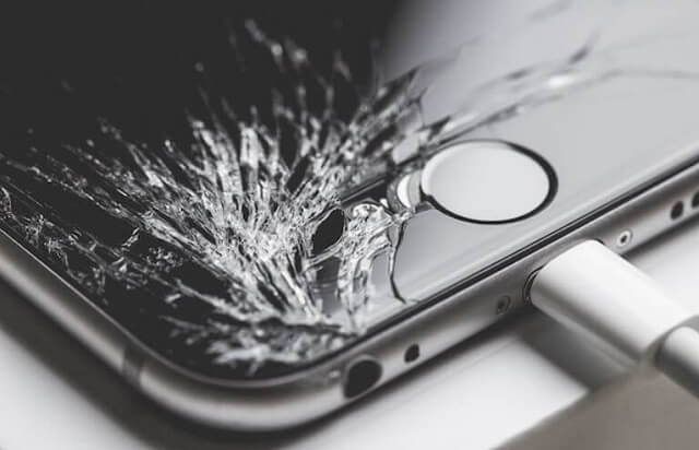 壊れたスマホ