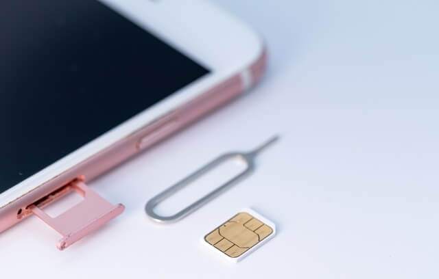 SIMカードの入れ替え方：iPhone編