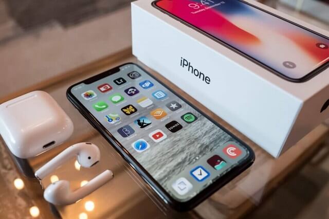 iphoneの箱とiphone