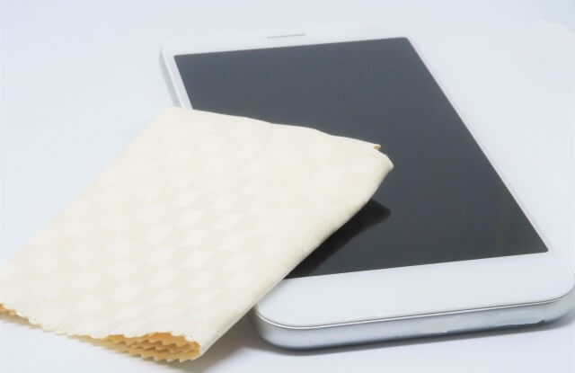 スマホとディスプレイを拭く布