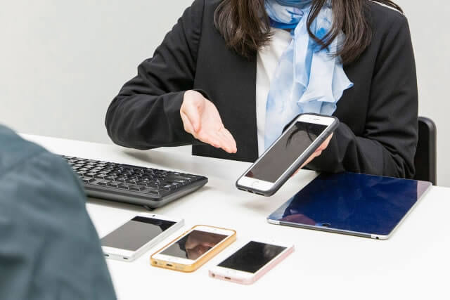 携帯電話会社に引き取ってもらう