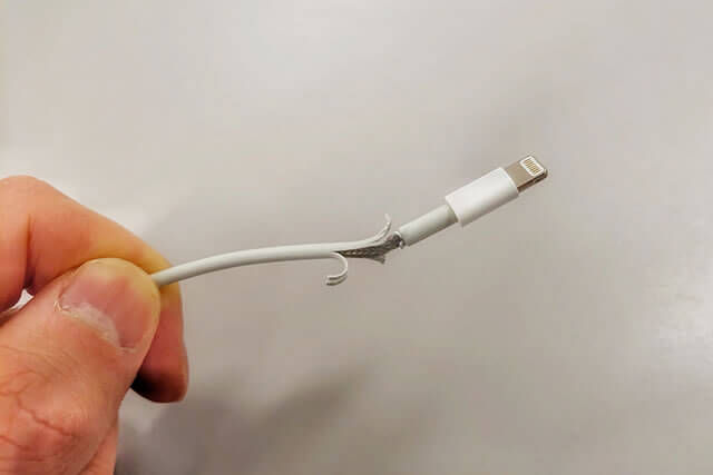 充電器やケーブルが故障している