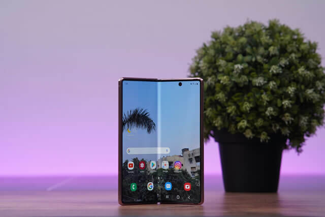 話題の折り畳みスマホ galaxy fold 2とは？